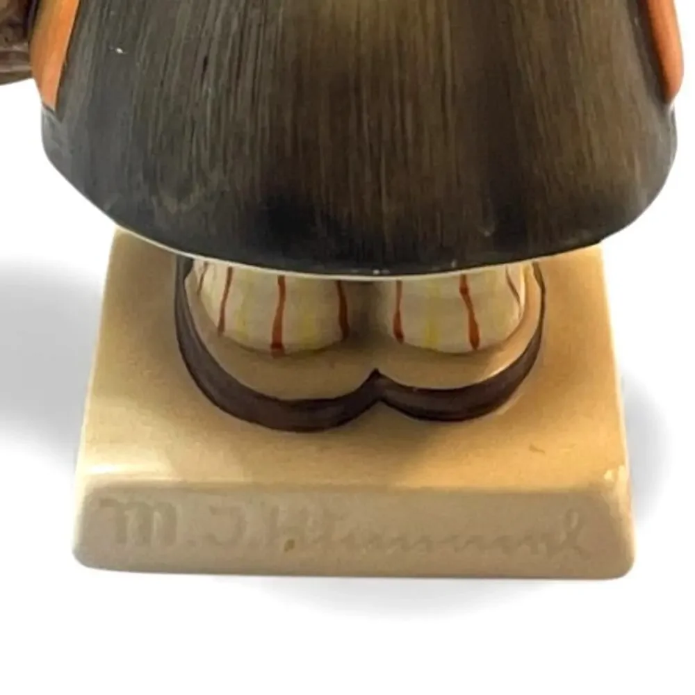 M.I. Hummel “Meditation” — HUM 13/0 — TMK-2 Full Bee (1951–1954)
